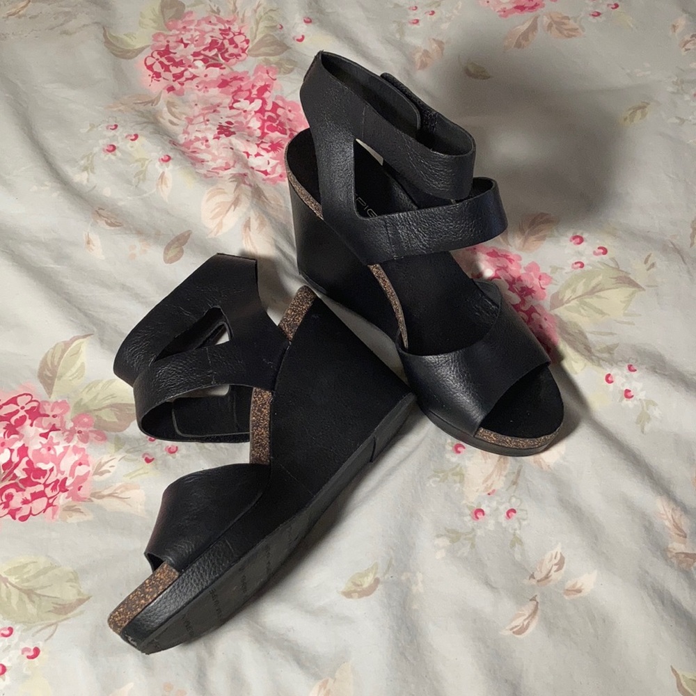 Via Spiga Black Wedges
